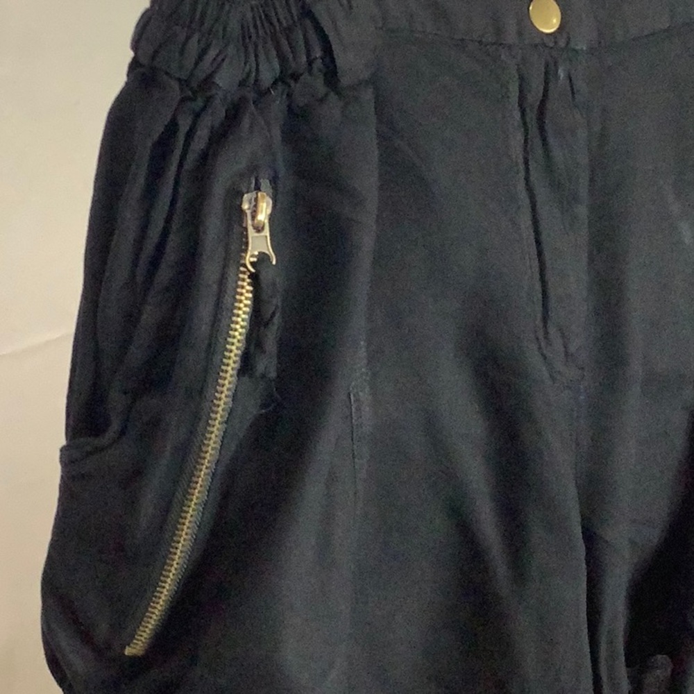 Shorts - Picture 2 of 6